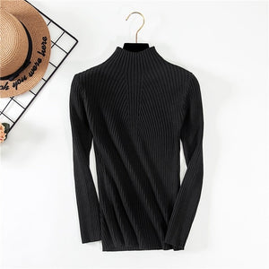 Threaded-half-neck sweater.