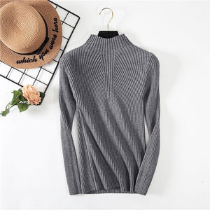 Threaded-half-neck sweater.