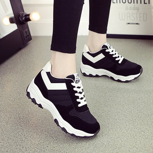 Leisure mesh sport shoes.