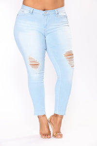 Elastic embroidered denim jeans.